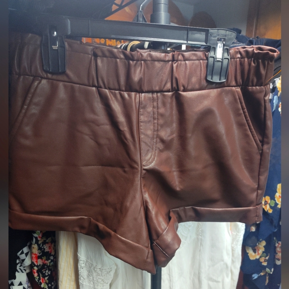 Simply Jules Faux Leather Short Size L